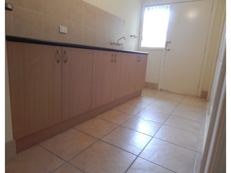 35 Robbins Drive, East Albury NSW 2640