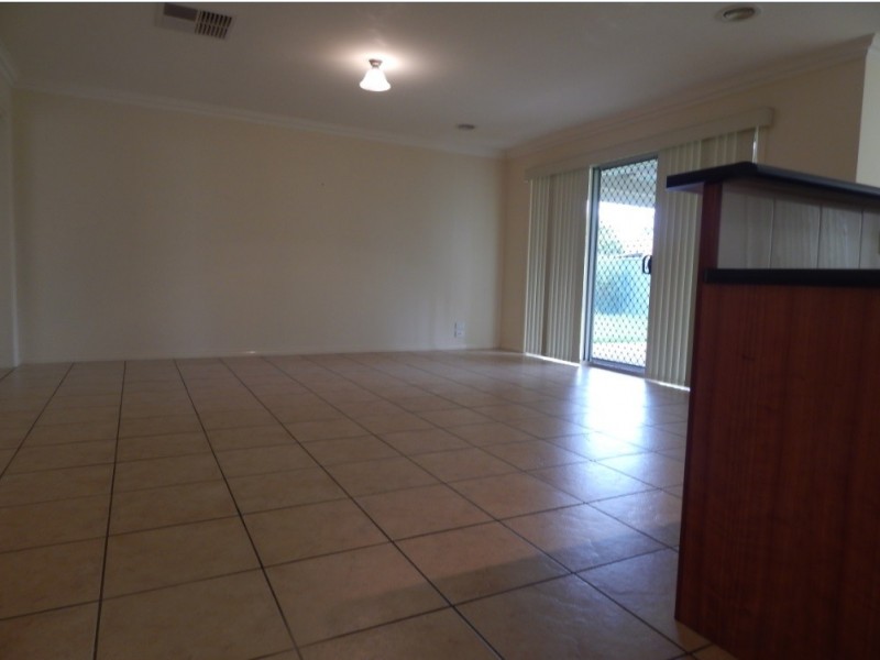 35 Robbins Drive, East Albury NSW 2640