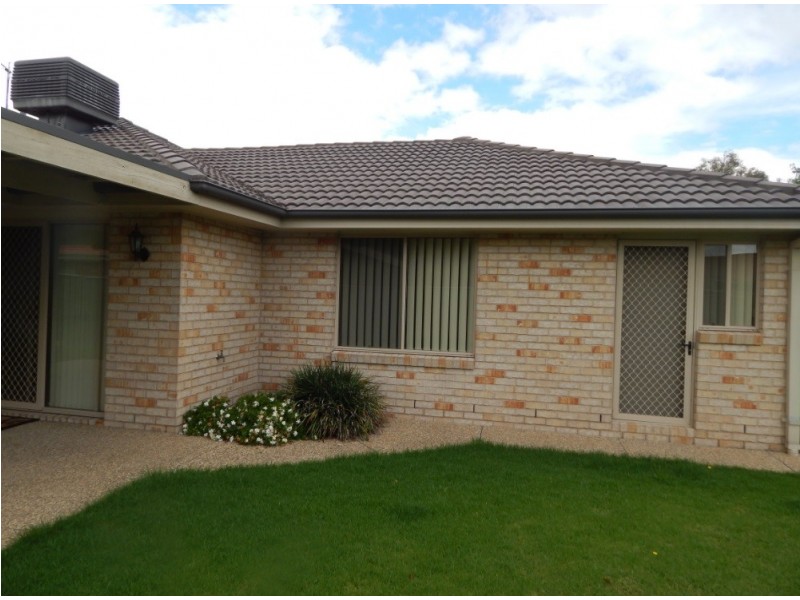 35 Robbins Drive, East Albury NSW 2640