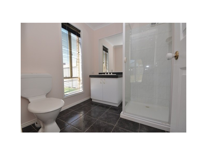 2 Turnberry Circuit, Wodonga VIC 3690