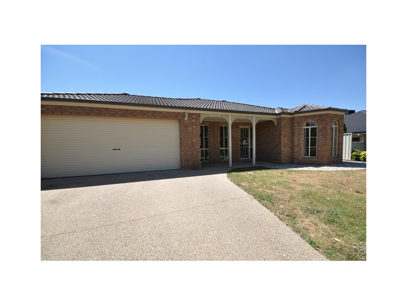 2 Turnberry Circuit, Wodonga VIC 3690
