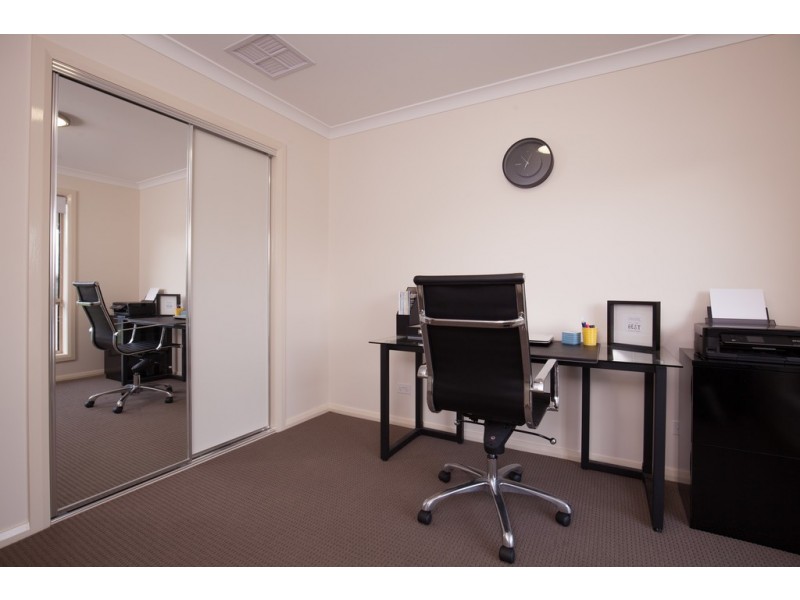 32 Banksia Street, Albury NSW 2640