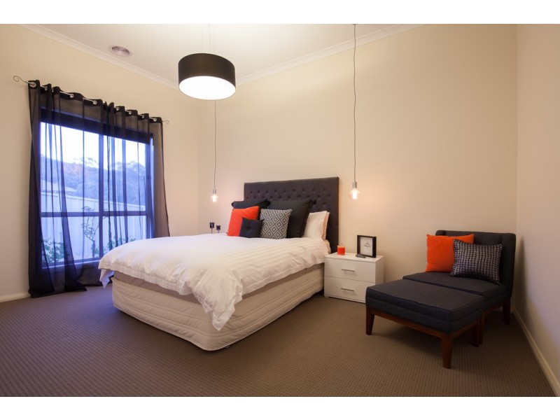 32 Banksia Street, Albury NSW 2640