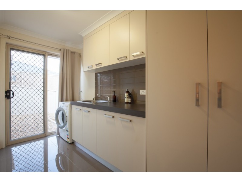 32 Banksia Street, Albury NSW 2640