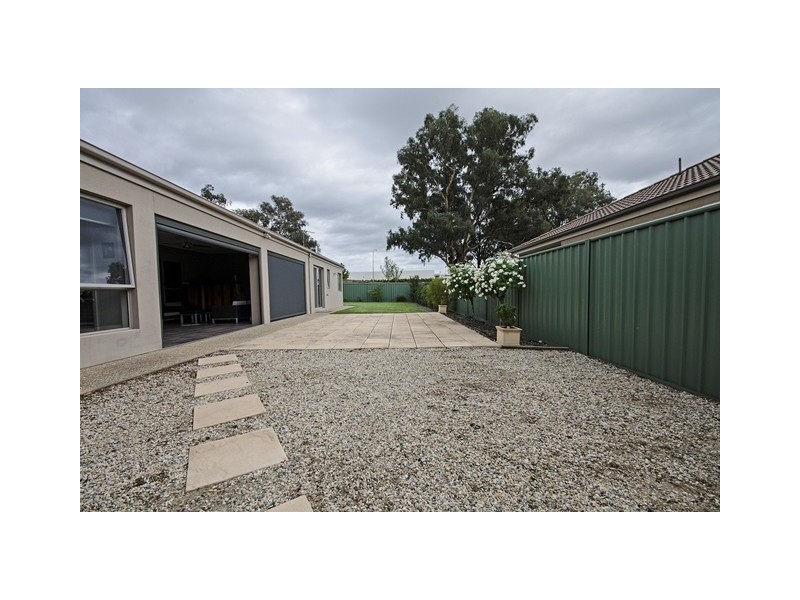 137 Rivergum Drive, East Albury NSW 2640