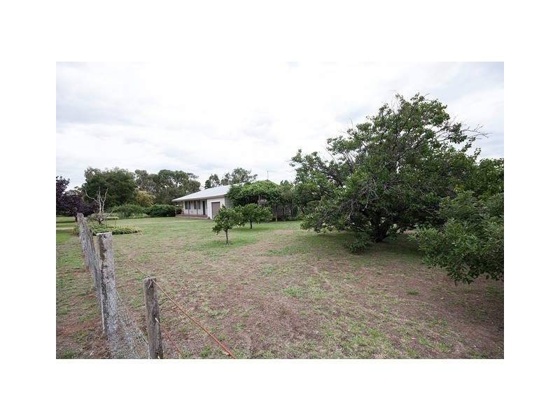 25 Cemetery Road, Barnawartha VIC 3688