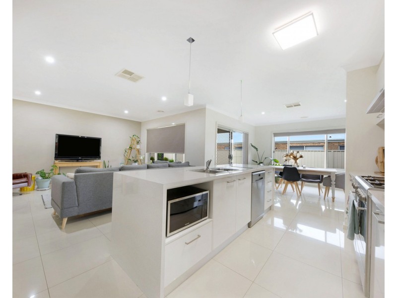 15 McDougall Grove, Wodonga VIC 3690