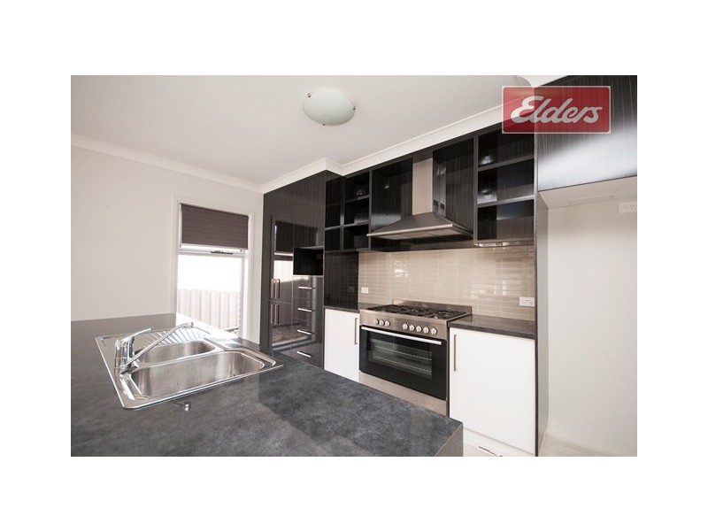 12 Clarendon Drive, Wodonga VIC 3690