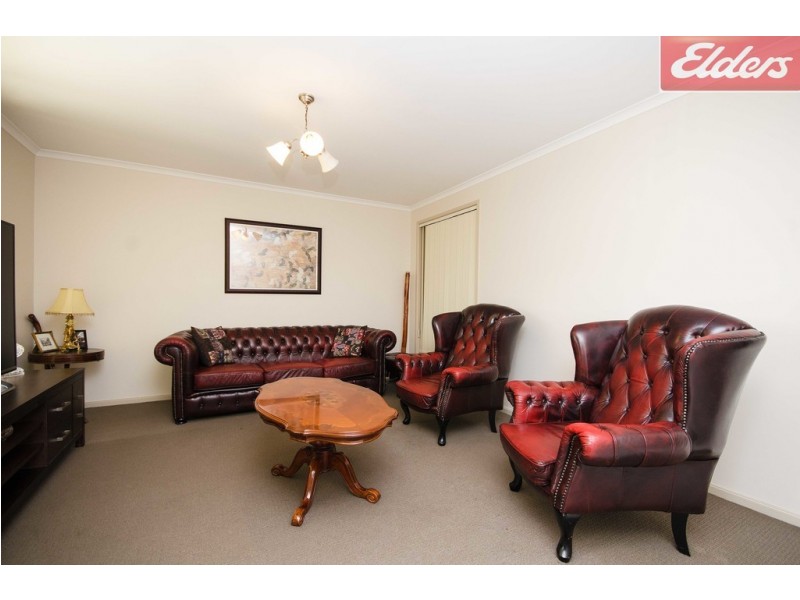 19 Wattle Way, West Albury NSW 2640