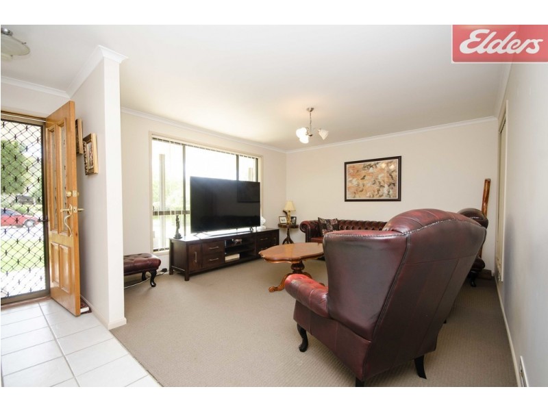 19 Wattle Way, West Albury NSW 2640