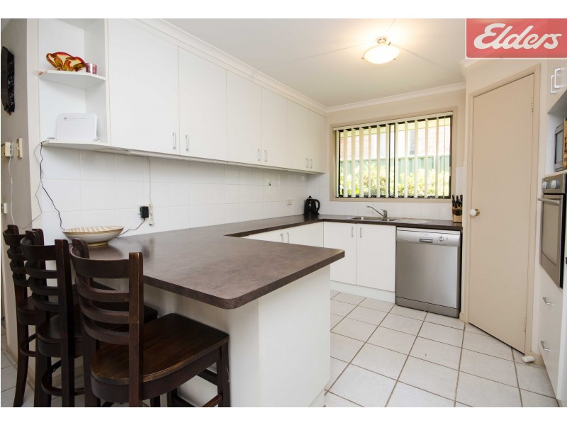 19 Wattle Way, West Albury NSW 2640