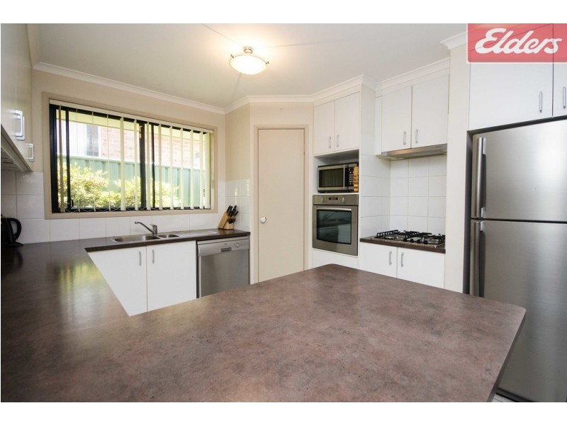 19 Wattle Way, West Albury NSW 2640