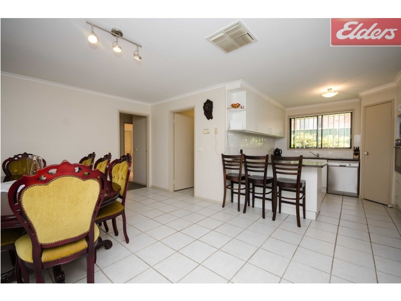 19 Wattle Way, West Albury NSW 2640