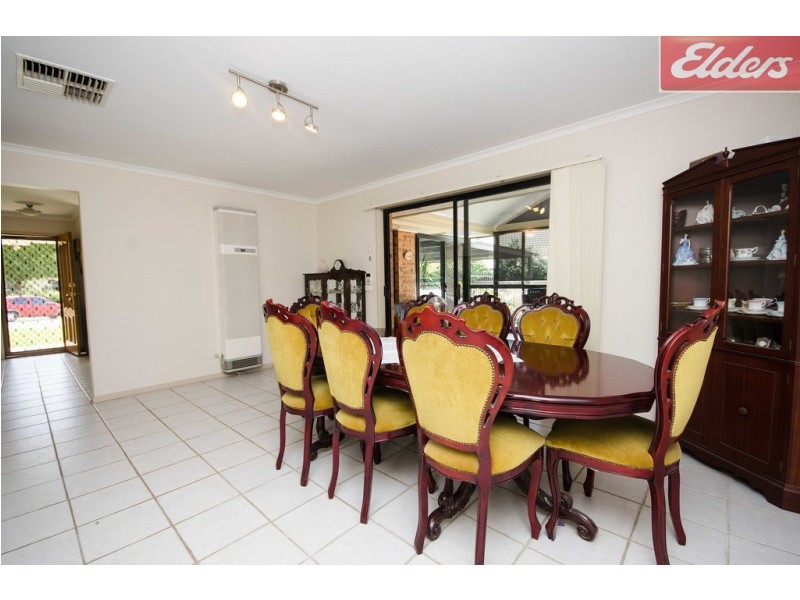 19 Wattle Way, West Albury NSW 2640