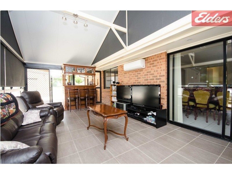 19 Wattle Way, West Albury NSW 2640