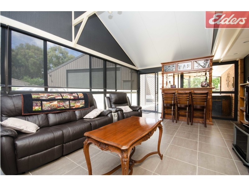 19 Wattle Way, West Albury NSW 2640