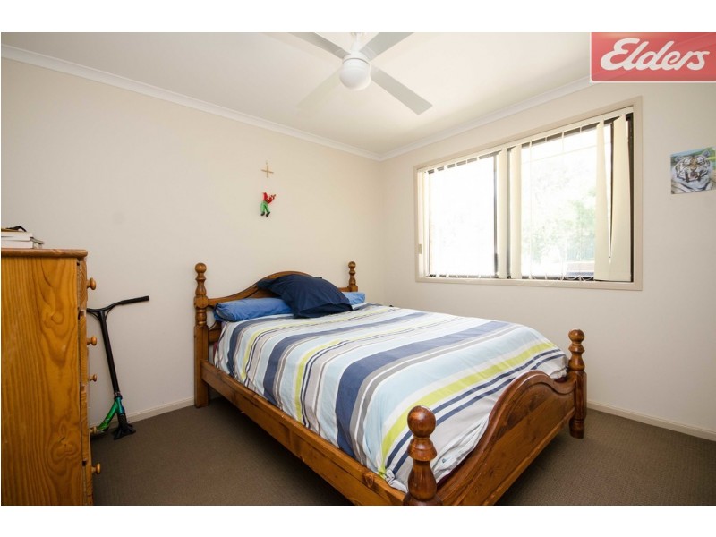 19 Wattle Way, West Albury NSW 2640