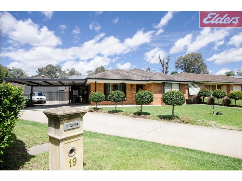 19 Wattle Way, West Albury NSW 2640