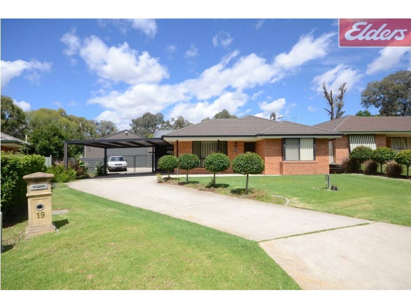 19 Wattle Way, West Albury NSW 2640