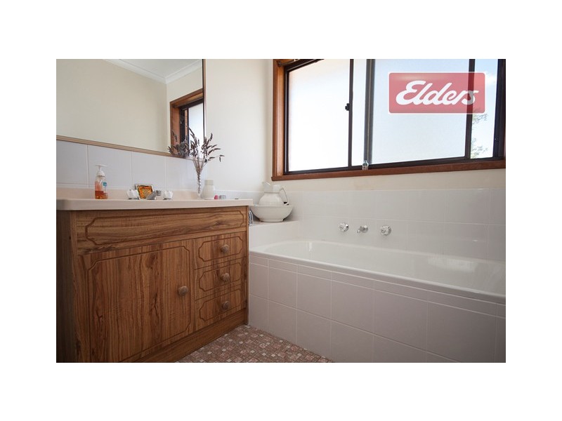 1/585 Hague Street, Lavington NSW 2641