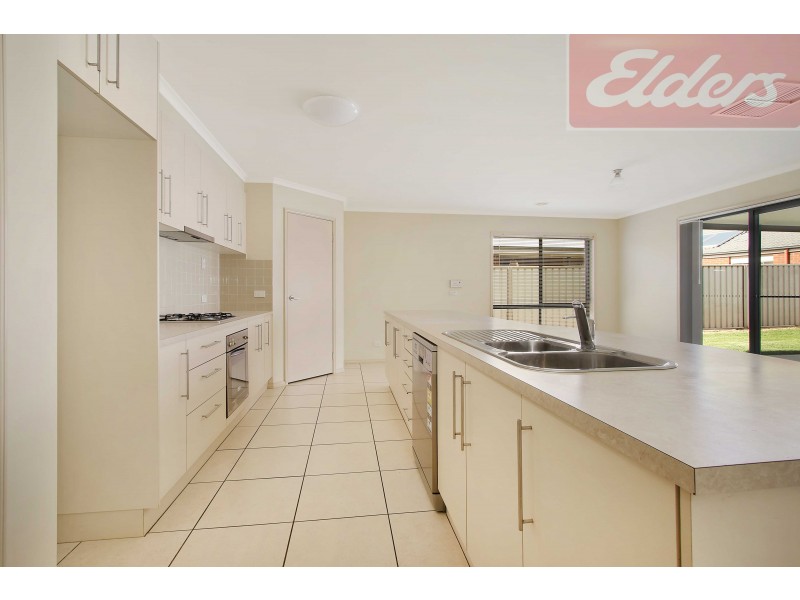 10 Chafia Place, Springdale Heights NSW 2641