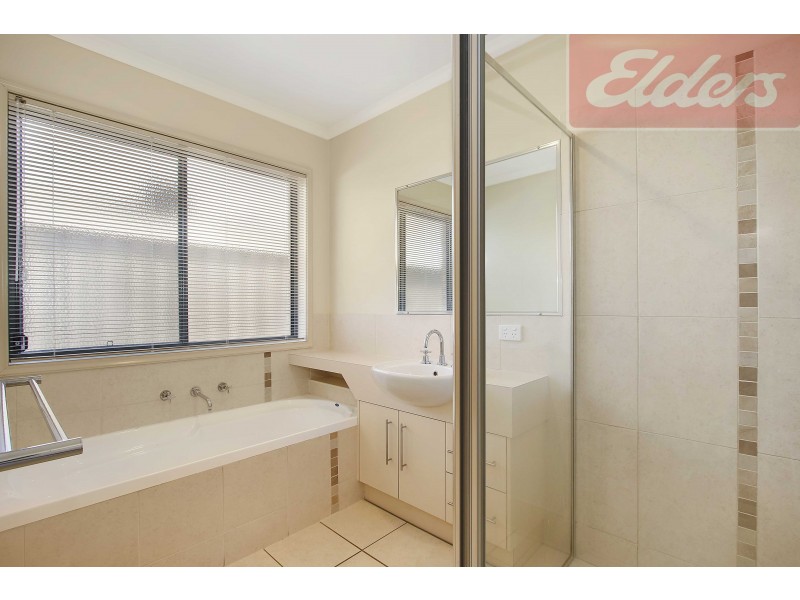 10 Chafia Place, Springdale Heights NSW 2641