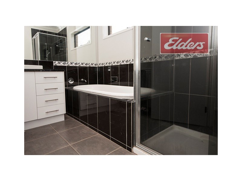 2 Mackenzie Crescent, Wodonga VIC 3690