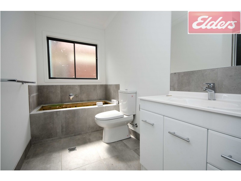 876 Frauenfelder Street, Albury NSW 2640