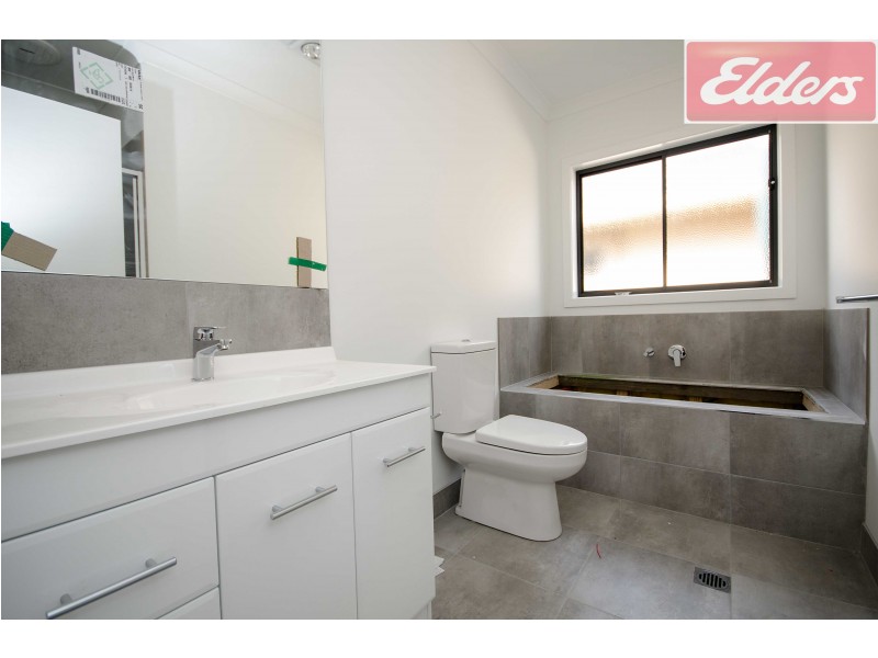 876 Frauenfelder Street, Albury NSW 2640