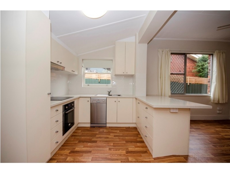 516 Schubach Street, East Albury NSW 2640