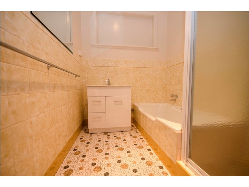 516 Schubach Street, East Albury NSW 2640