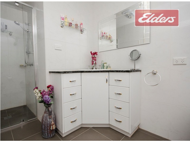 499 Kaitlers Road, Lavington NSW 2641