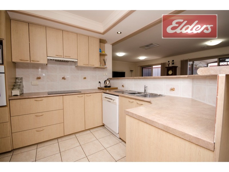 2 Curlew Court, East Albury NSW 2640