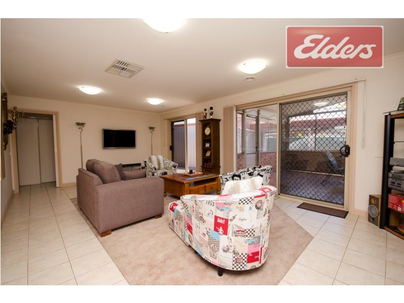 2 Curlew Court, East Albury NSW 2640