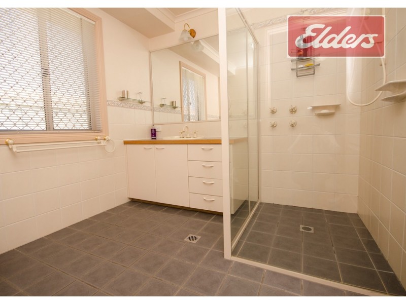 2 Curlew Court, East Albury NSW 2640