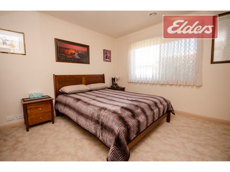 2 Curlew Court, East Albury NSW 2640