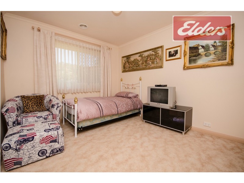 2 Curlew Court, East Albury NSW 2640