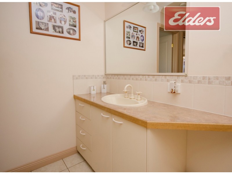 2 Curlew Court, East Albury NSW 2640