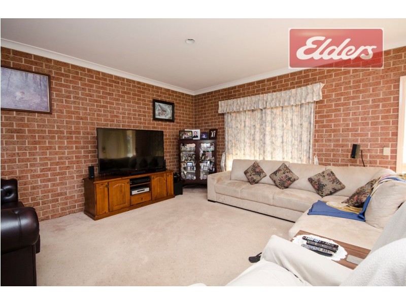 1-2 / 530 Kotthoff Street, Lavington NSW 2641