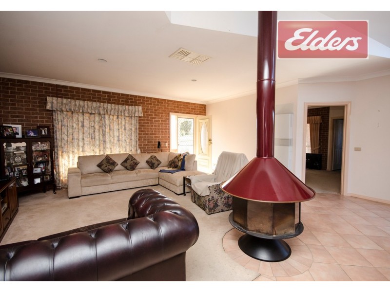 1-2 / 530 Kotthoff Street, Lavington NSW 2641