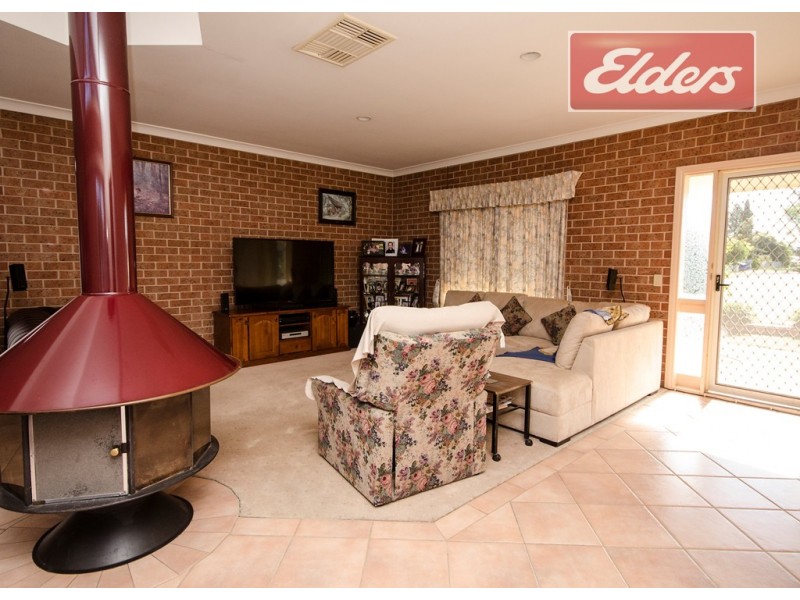 1-2 / 530 Kotthoff Street, Lavington NSW 2641