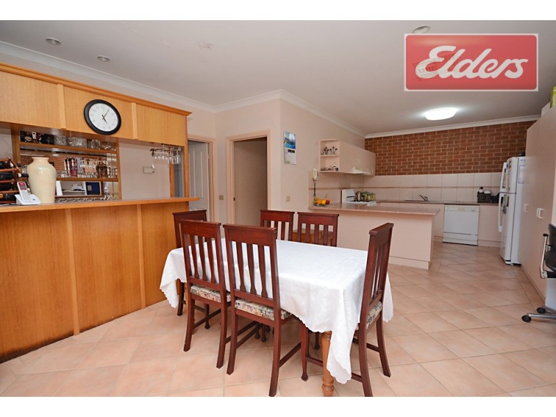 1-2 / 530 Kotthoff Street, Lavington NSW 2641