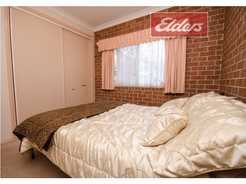 1-2 / 530 Kotthoff Street, Lavington NSW 2641