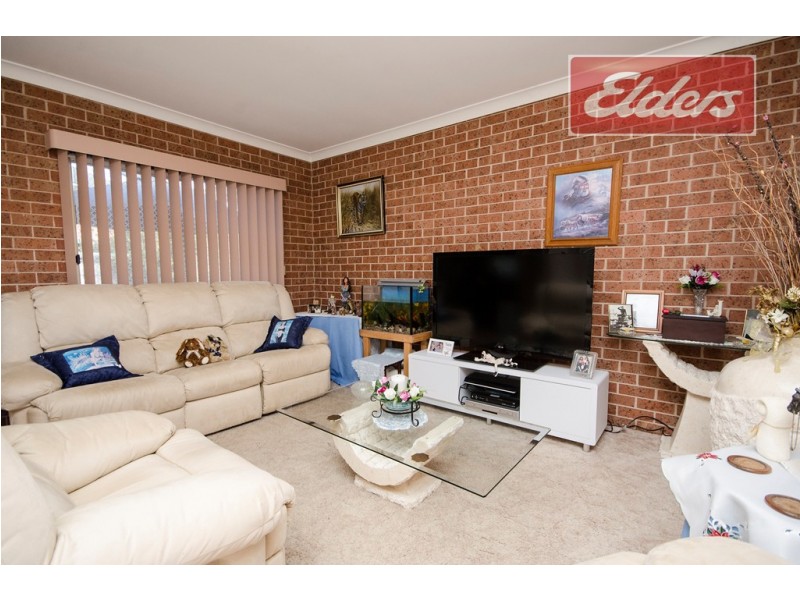 1-2 / 530 Kotthoff Street, Lavington NSW 2641