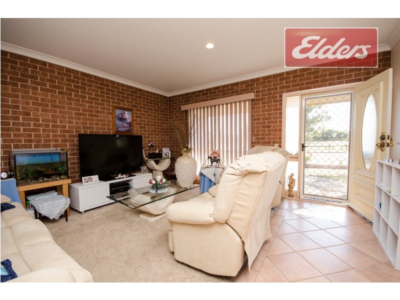 1-2 / 530 Kotthoff Street, Lavington NSW 2641