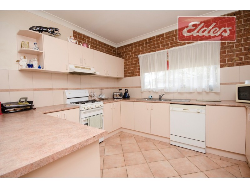 1-2 / 530 Kotthoff Street, Lavington NSW 2641