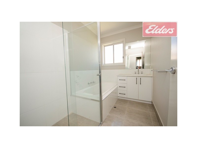 549 Moffat Street, Lavington NSW 2641