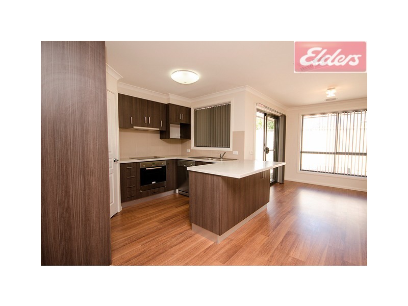2/478a Rose Street, Lavington NSW 2641