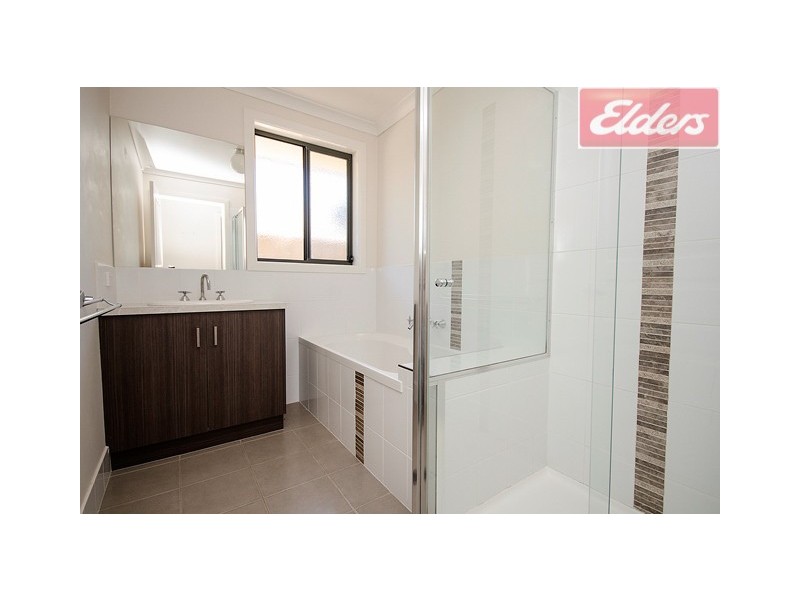 2/478a Rose Street, Lavington NSW 2641