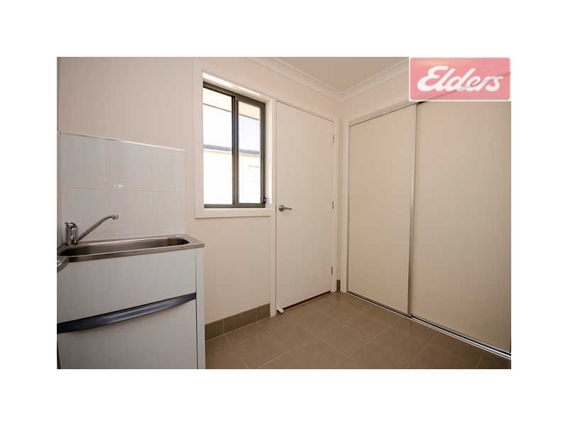 2/478a Rose Street, Lavington NSW 2641